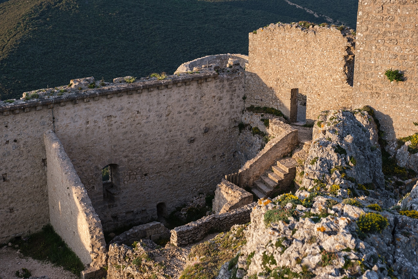 Murs du château de Peyrepertuse