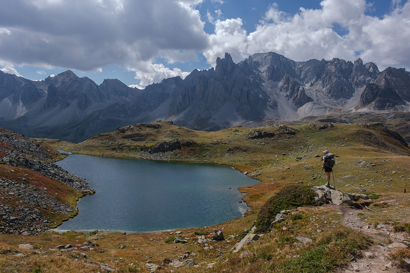 Lac rond vallée de la Clarée dans les Hautes Alpes