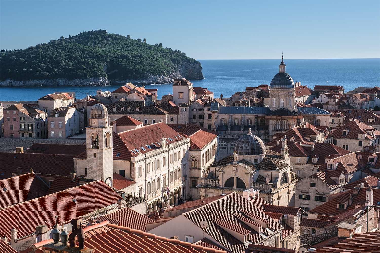 Vue sur les toits depuis les remparts de Dubrovnik